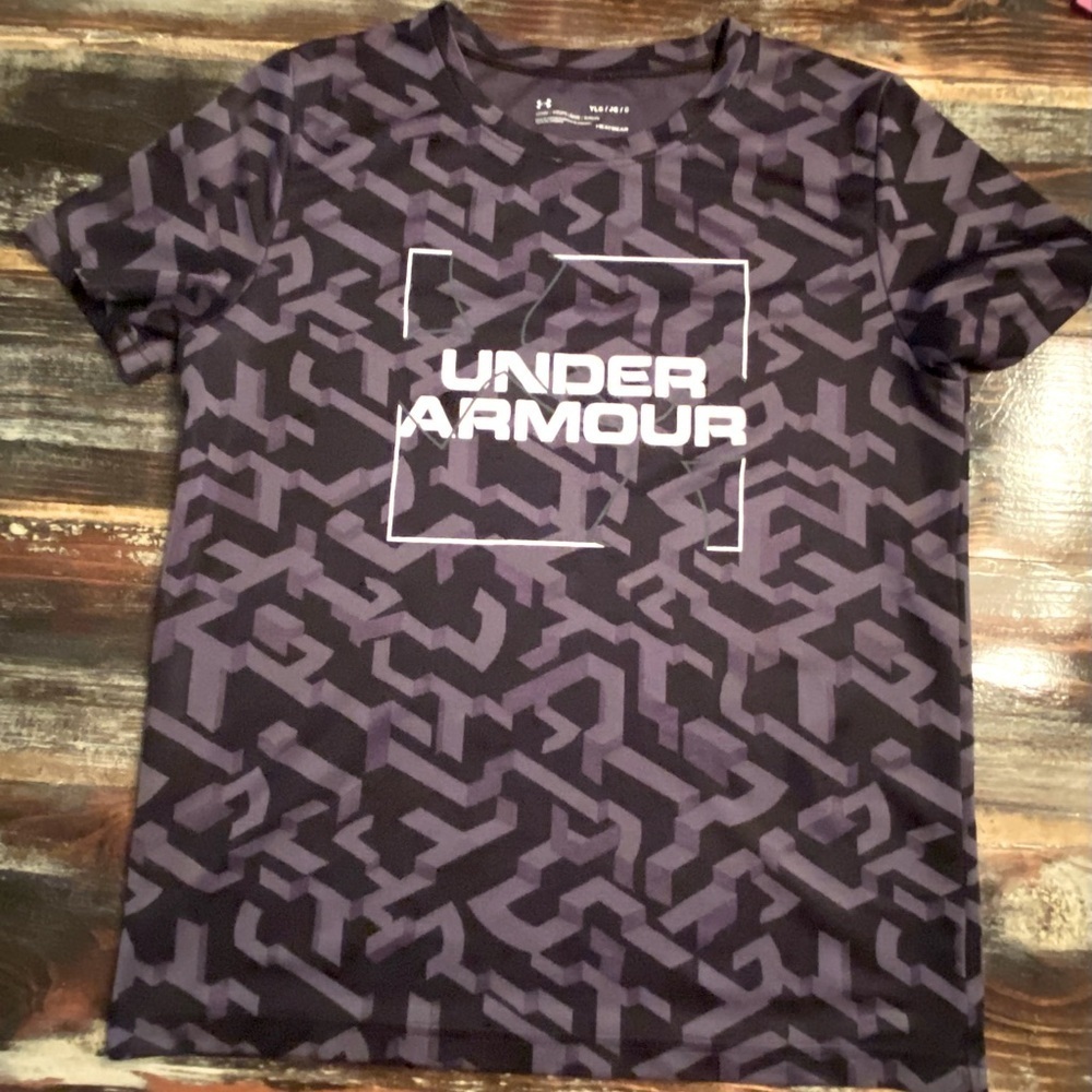 UNDER ARMOUR youth boys Large loose heatgear athletic T shirt black